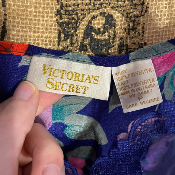 Vintage Victoria secret floral slip - Picture 7 of 9
